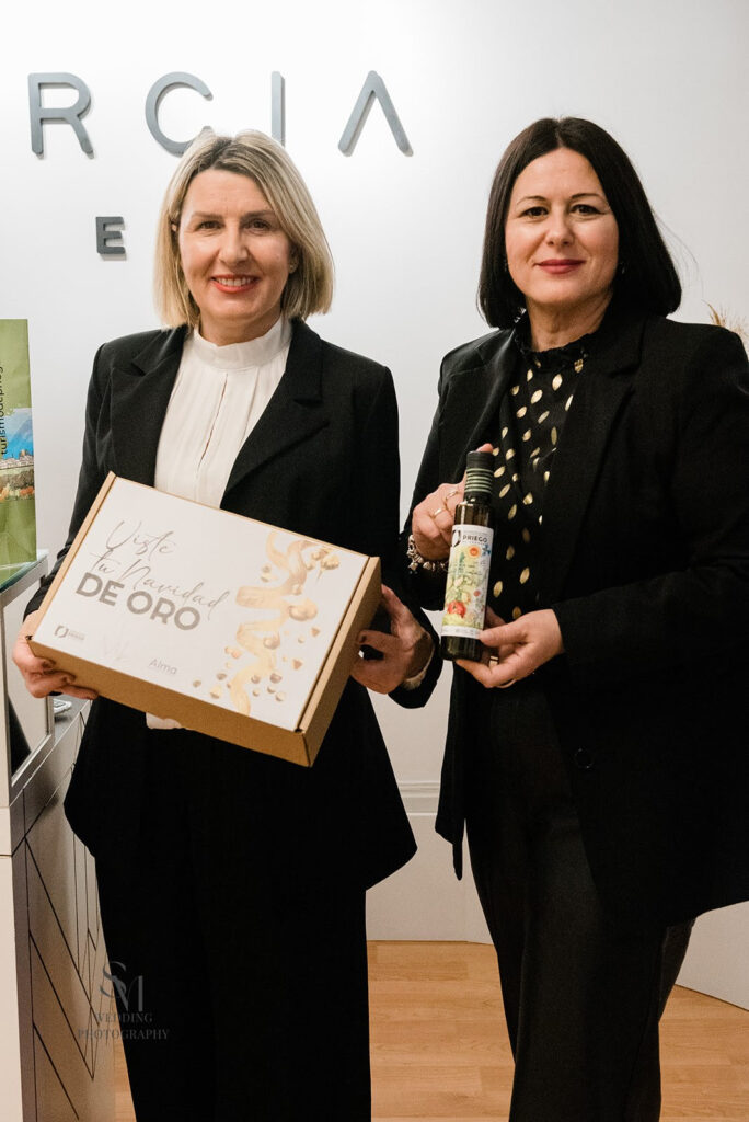 Viste tu mesa de oro en Navidad