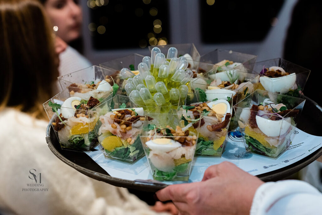 Viste tu mesa de oro en Navidad