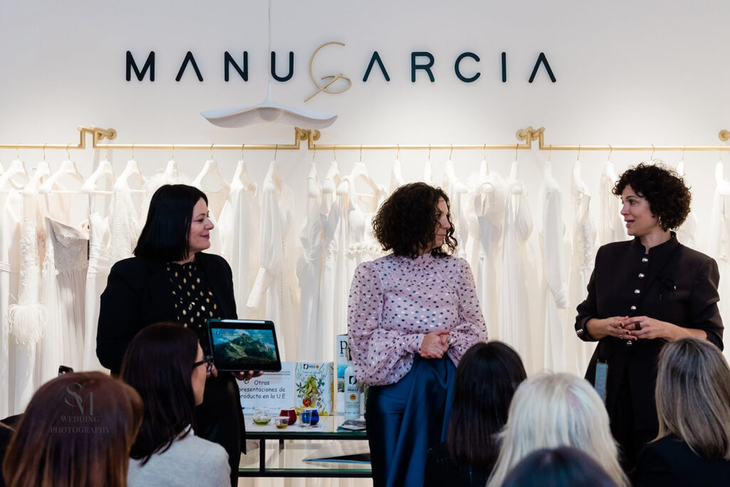 Viste tu mesa de oro en Navidad