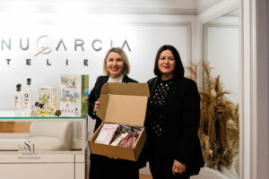 VISTE TU MESA DE ORO EN NAVIDAD